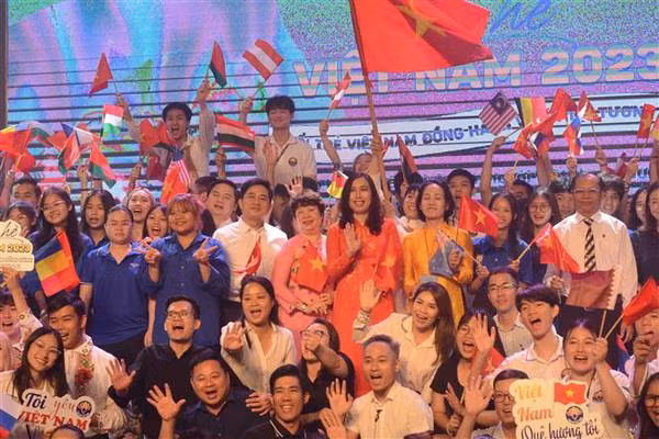 Le camp d'été des jeunes Vietnamiens de la diaspora les relie à leur pays d'origine ảnh 1