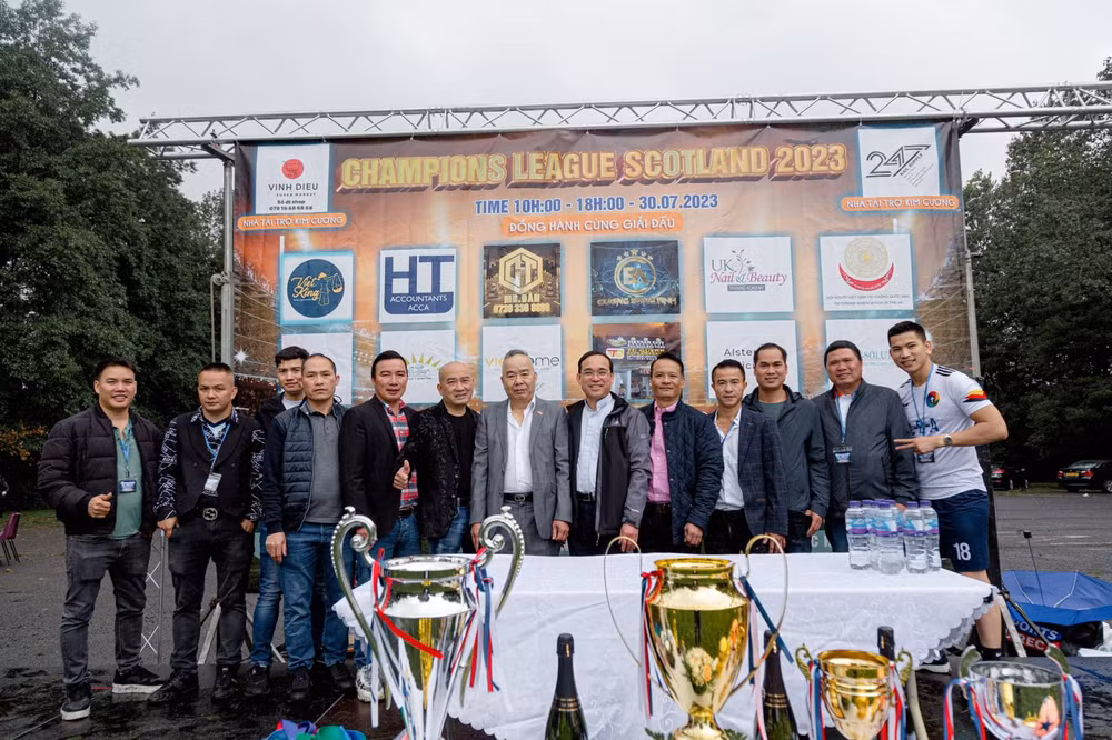 Tournoi de football de la communauté vietnamienne au Royaume-Uni ảnh 1
