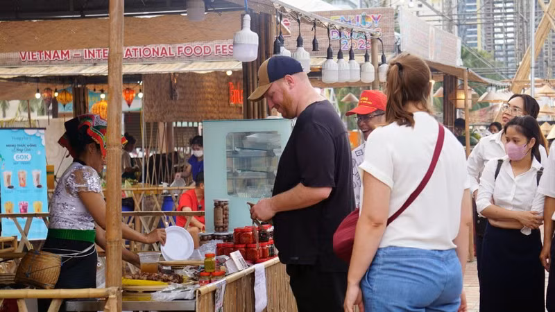 Da Nang développe le paiement sans numéraire dans nombre de ses rues ảnh 2