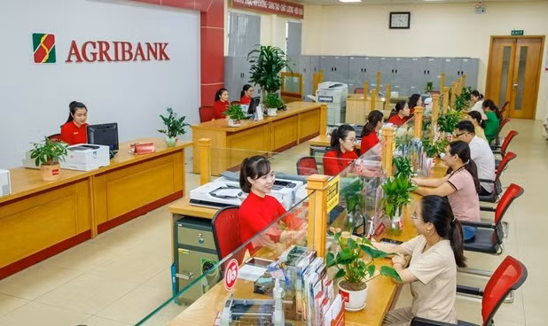 Baisse des taux d'intérêt sur les dépôts chez les quatre grandes banques ảnh 1