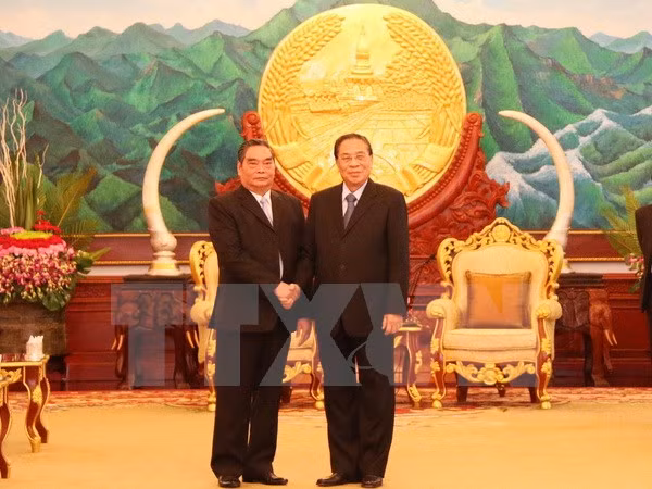 Un dirigeant vietnamien participe à la célébration de la Fête nationale au Laos ảnh 1