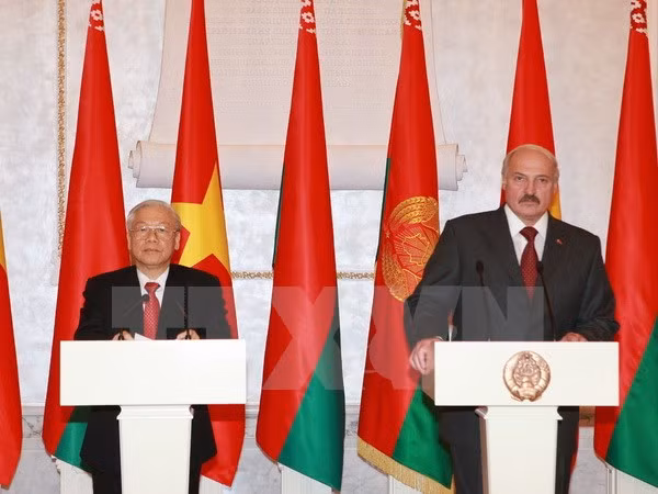 Le président biélorusse entame sa visite d’Etat au Vietnam ảnh 1