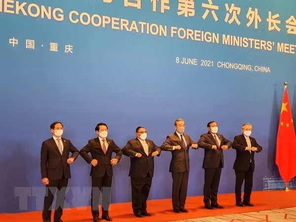 L'ASEAN et la Chine s’engagent à faire face aux problèmes régionaux urgents ảnh 2