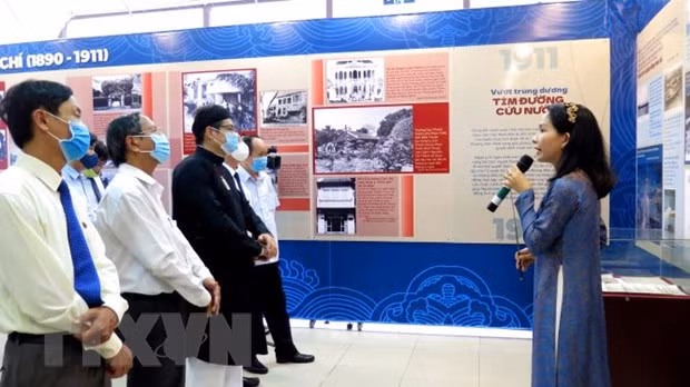 Le Président Hô Chi Minh en images emblématiques à Thua Thiên-Huê ảnh 1