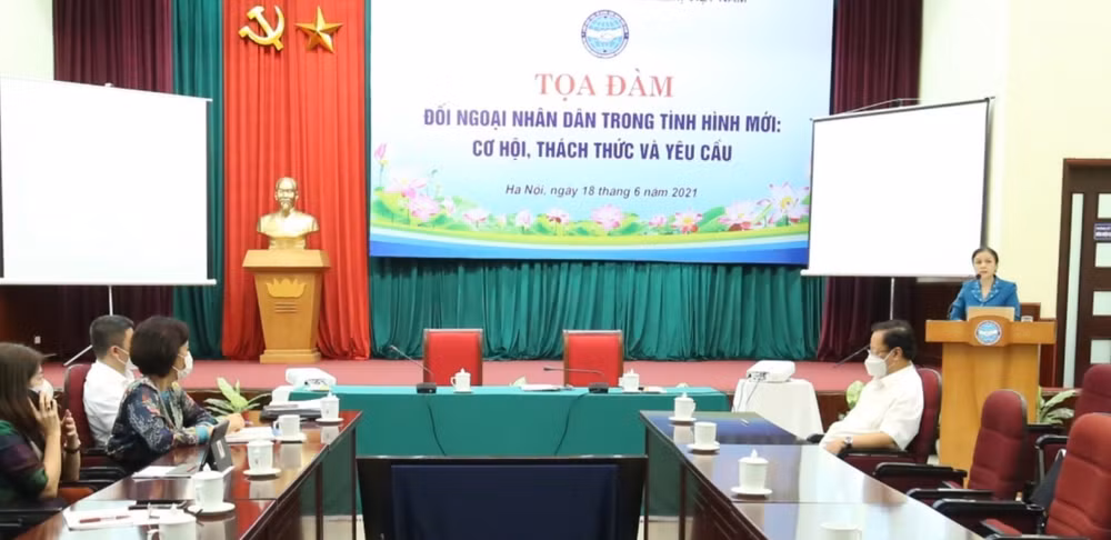 La diplomatie populaire dans la nouvelle situation en débat à Hanoi ảnh 2