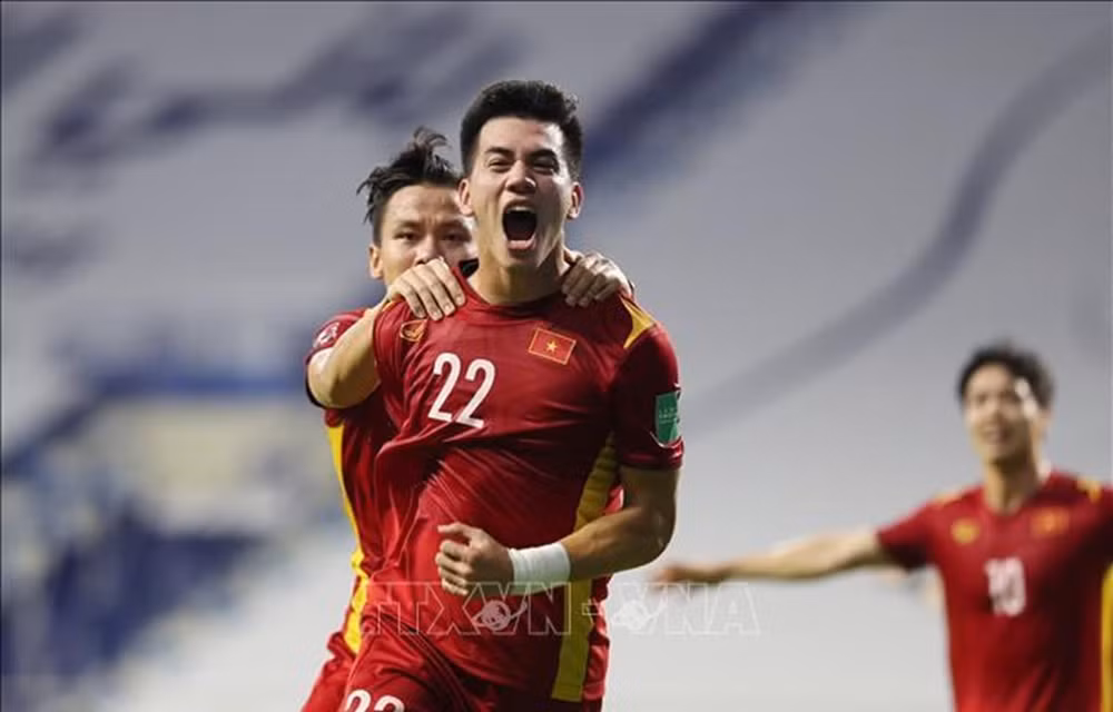 Football : le Vietnam bat la Malaisie 2-1 ảnh 1