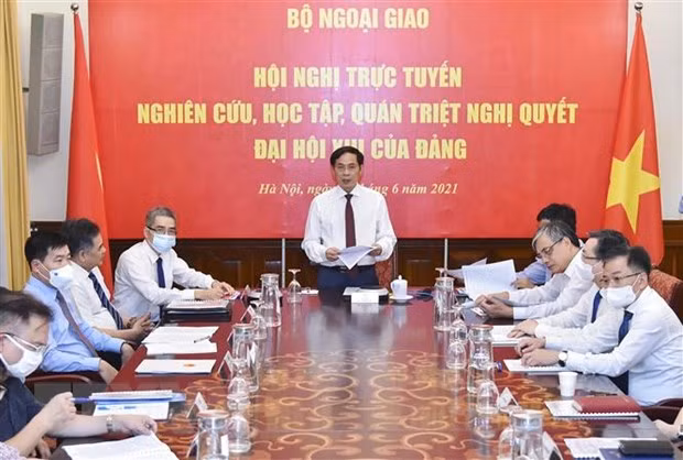 Les agences de représentation vietnamiennes à l'étranger étudient la Résolution du Parti ảnh 1