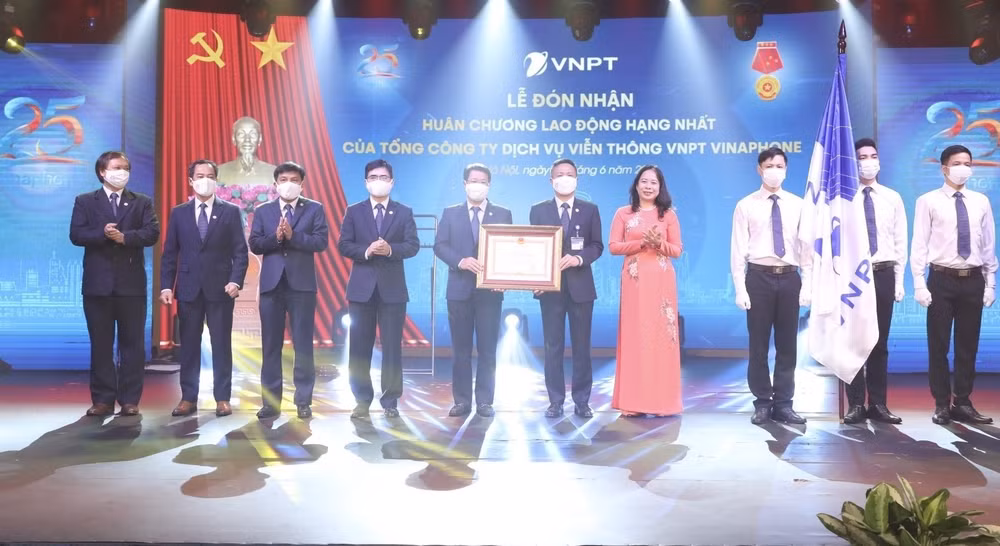 VNPT-VinaPhone obtient l’Ordre du Travail de première classe ảnh 1 VNPT-VinaPhone obtient l’Ordre du Travail de première classe ảnh 1