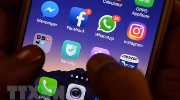 Le Vietnam traitera les violations sur les réseaux sociaux, conformément à la loi ảnh 1