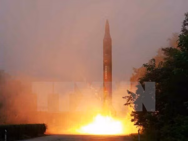Le Vietnam dit sa préoccupation sur quatre tirs de missiles nord-coréens ảnh 1
