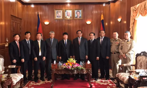 Resserrement de la coopération entre les forces de Police Vietnam-Cambodge ảnh 1