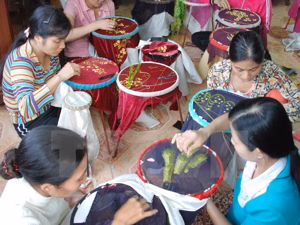 Quât Dông : quand le verbe broder se conjugue au passé, au présent et au futur ảnh 3
