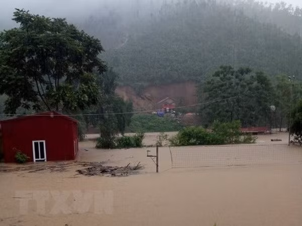 La tempête Son Tinh fait déjà 22 morts et portés disparus ảnh 1
