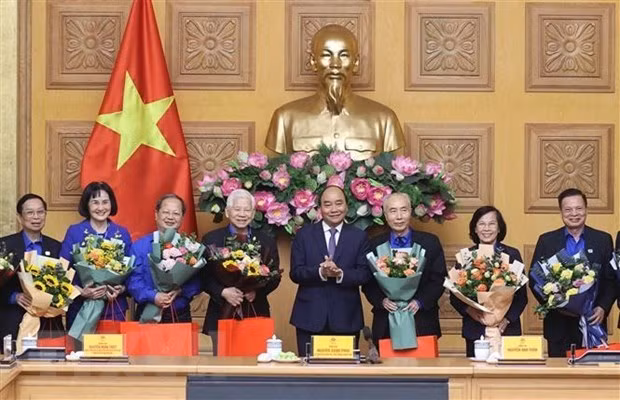 Le PM rencontre des anciens responsables de l’Union de la jeunesse communiste ảnh 1