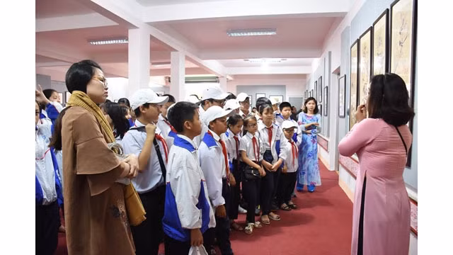 Exposition sur les estampes populaires du Vietnam à Gia Lai ảnh 1