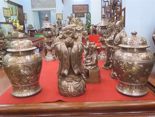 Pour la préservation du label des produits en bronze de Dai Bai ảnh 1