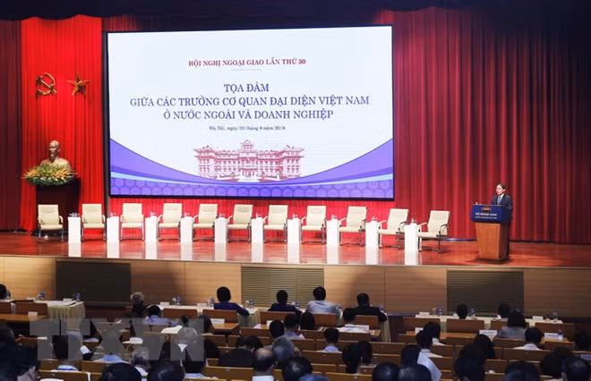 Réunion entre diplomates et entreprises à Hanoï ảnh 1