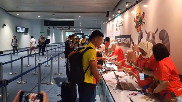 ASIAD 2018 : l'équipe du Vietnam olympique de football est arrivée en Indonésie ảnh 1