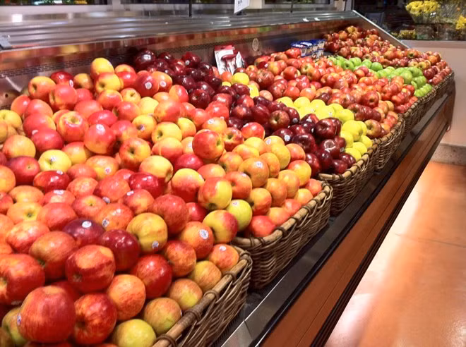 Forte hausse des importations nationales de légumes et de fruits en 8 mois ảnh 1