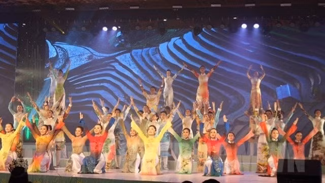 Dîner de gala «Pays merveilleux» à Hô Chi Minh-Ville ảnh 1