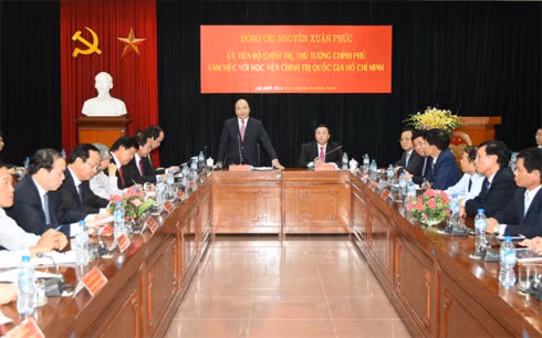 Le PM Nguyen Xuan Phuc à l’Académie nationale de politique Ho Chi Minh ảnh 1