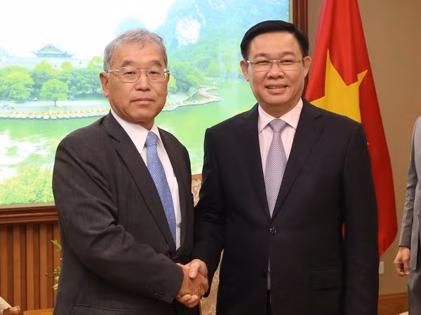 Le vice-PM Vuong Dinh Hue reçoit un dirigeant du groupe japonais Mitsubishi ảnh 1