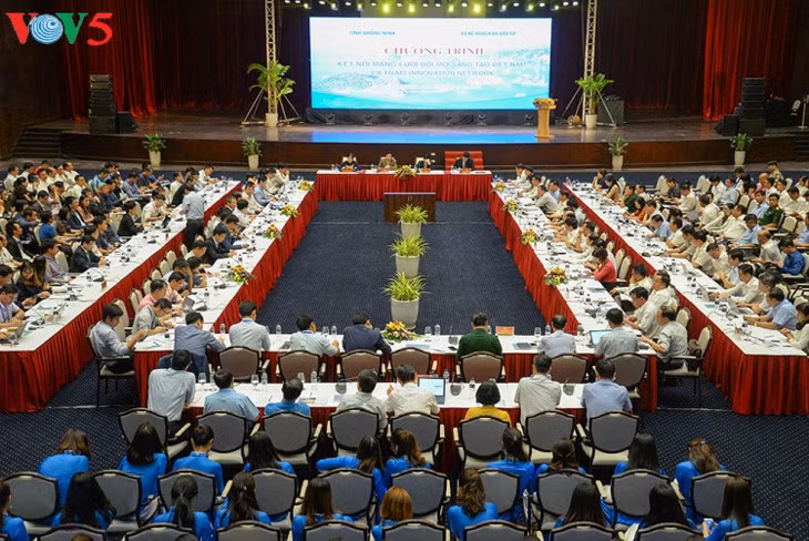 Cent scientifiques suggèrent à Quang Ninh des solutions pour profiter de l’industrie 4.0 ảnh 1