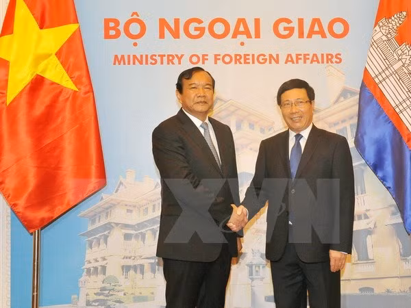 Entretien entre les ministres des Affaires étrangères Vietnam-Cambodge ảnh 1