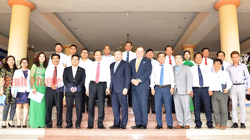 Le Canada souhaite fournir des services financiers aux entreprises à Binh Phuoc ảnh 1