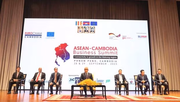 Sommet des affaires ASEAN-Cambodge tenu à Phnom Penh ảnh 1