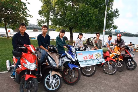 Des mototaxis-étudiants à 15.000 dôngs la course à Huê ảnh 1 Des mototaxis-étudiants à 15.000 dôngs la course à Huê ảnh 1
