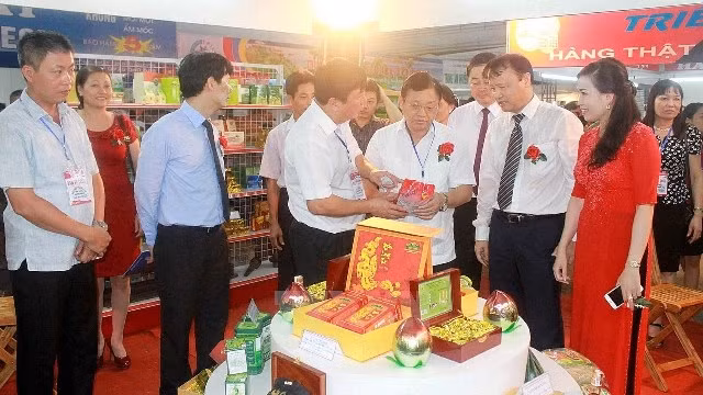 Ouverture de la Foire industrielle et commerciale du Nord-Est 2015 ảnh 1