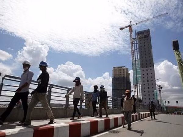 Cambodge : arrestation d'un homme faussant des politiques du Vietnam ảnh 1