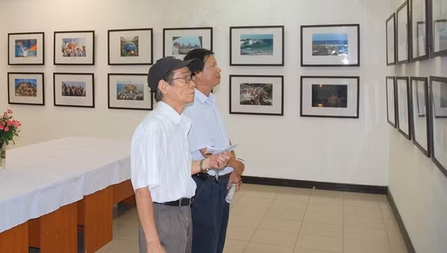 Exposition «Hoàng Sa, Truong Sa du Vietnam-les preuves historiques et juridiques» à Kiên Giang ảnh 1