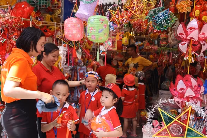 Fête de la mi-automne 2020: une ambiance festive attendue dans le Vieux quartier de Hanoï ảnh 1