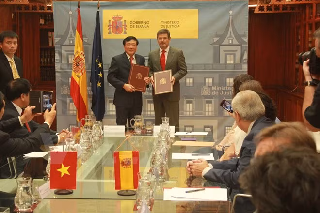 Le Vietnam et l'Espagne signent un accord d'entraide judiciaire en matière pénale ảnh 1