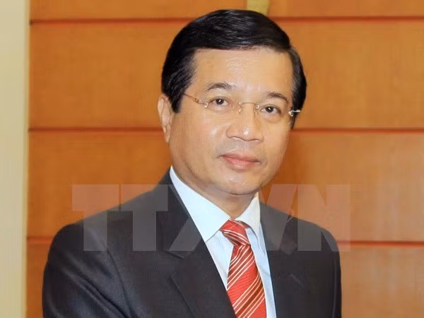 L'insigne "Pour la paix et l'amitié entre les nations" attribué à l'ambassadeur laotien ảnh 1