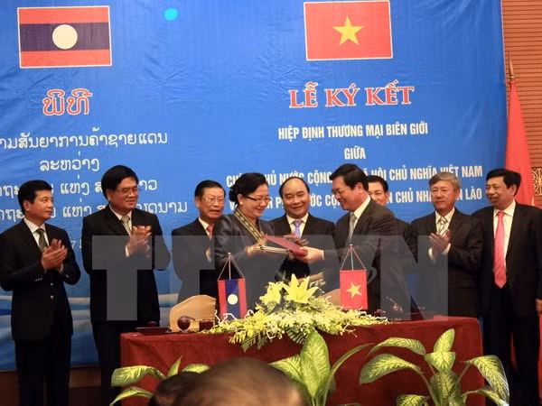 Le Vietnam parmi les grands investisseurs au Laos ảnh 1