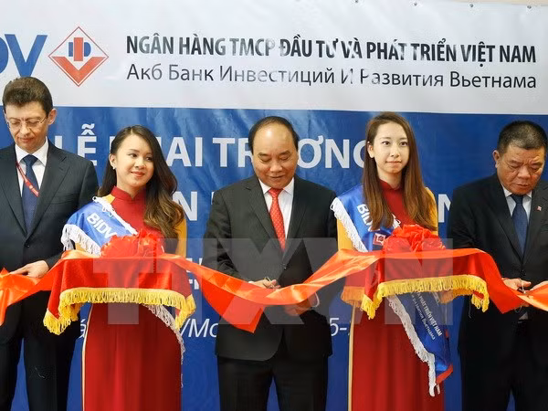 Le PM Nguyen Xuan Phuc assiste au Forum des entreprises Vietnam-Russie ảnh 1