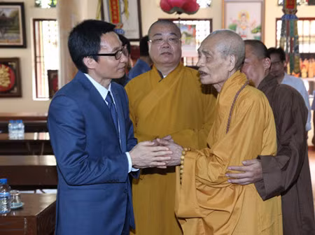 Le 2560e anniversaire de Bouddha célébré partout dans le pays ảnh 1