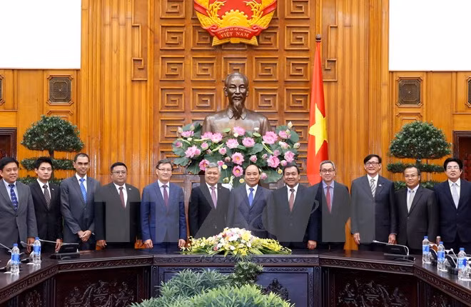 Le Premier ministre Nguyen Xuan Phuc reçoit les ambassadeurs de neuf pays de l'ASEAN ảnh 1