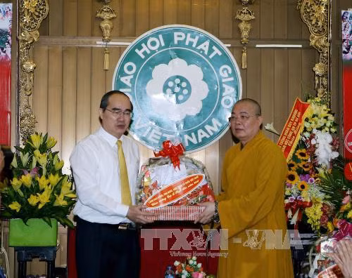 Vesak 2016: le chef du F​PV formule ses voeux à l'Eglise bouddhique du Vietnam ảnh 1