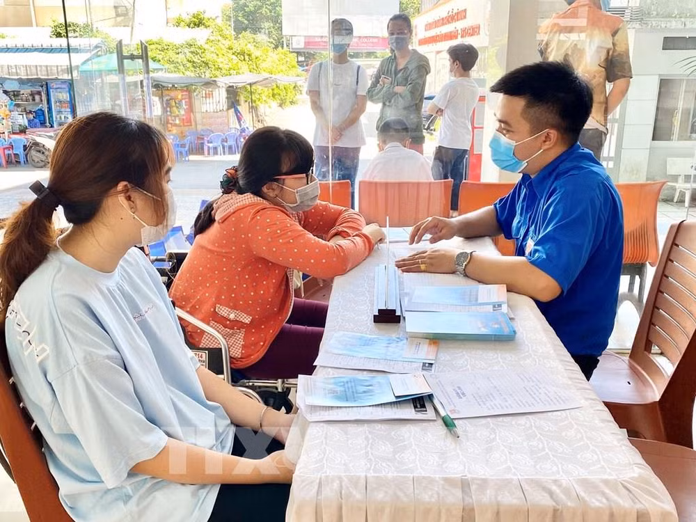 Ho Chi Minh-Ville prépare des aides pour le Têt en faveur des personnes impactées par le COVID-19 ảnh 1