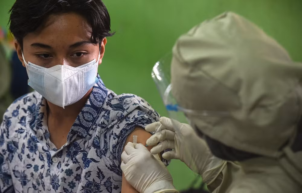 COVID-19 : le nombre de morts en Indonésie dépasse les 1.000 cas en 24 heures ảnh 1