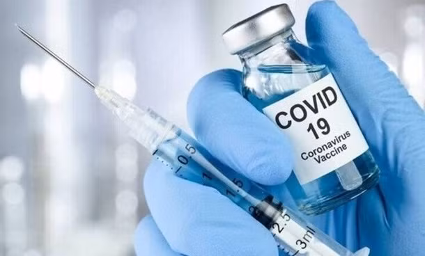 Les vaccins anti-COVID-19 approuvés par le Vietnam ont tous passé trois phases d'essais cliniques ảnh 1