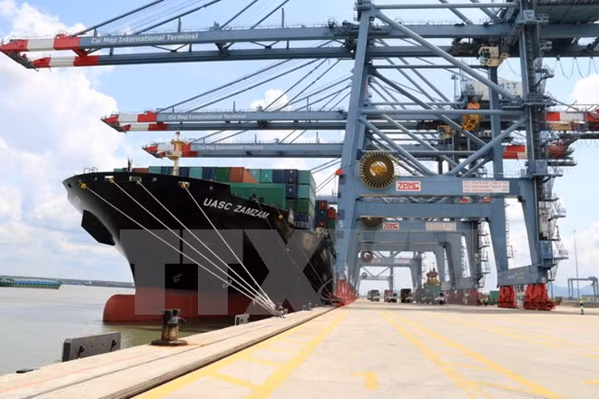 Le cargo de plus grand tonnage accoste dans le port de Son Duong ảnh 1