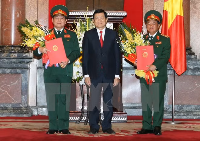 Deux hauts responsables promus au grade de général d'armée ảnh 1