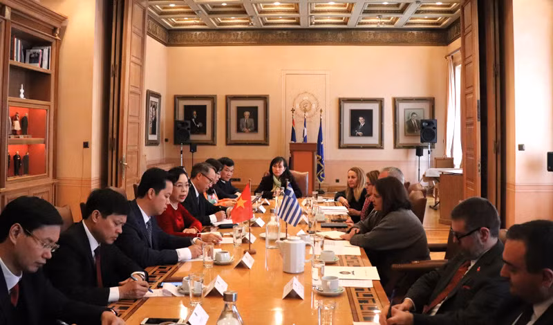 Hanoi souhaite élargir sa coopération avec l'Egypte, la Grèce et les Emirats Arabes Unis ảnh 1