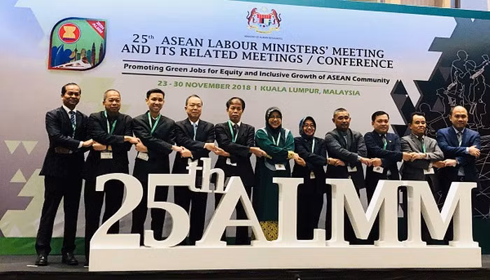 Le Vietnam participe à la 25e Conférence des ministres du Travail de l’ASEAN ảnh 1