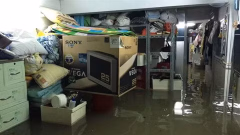 Passage du typhon USAGI: des rues de Hô Chi Minh-Ville inondées ảnh 3